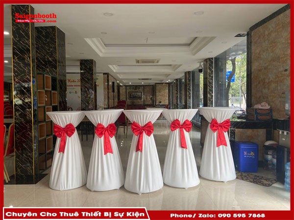 Dịch Vụ Cho Thuê Bàn Cocktail Giá Rẻ Tại Bình Dương Là Giải Pháp Tiết Kiệm Chi Phí Cho Các Sự Kiện Như Tiệc Cưới, Hội Nghị Hay Lễ Khai Trương. Với Thiết Kế Hiện Đại, Dễ Dàng Lắp Đặt Và Di Chuyển, Dịch Vụ Này Mang Lại Không Gian Sang Trọng, Tiện Nghi Cho Mọi Loại Sự Kiện.