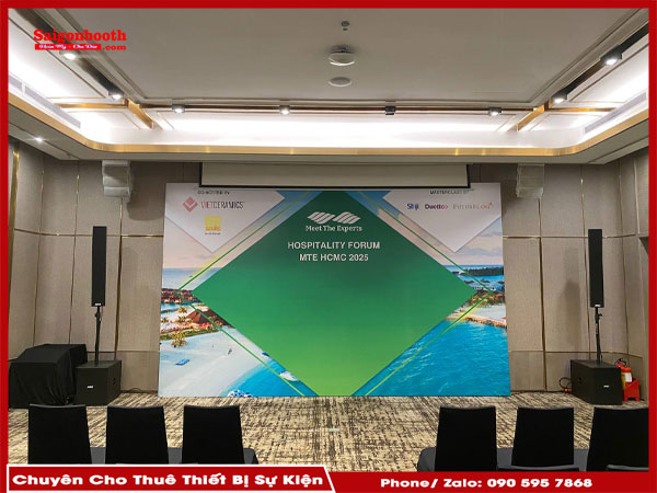 Dịch Vụ Cho Thuê Khung Backdrop Di Động Của Saigonbooth Mang Đến Giải Pháp Tiết Kiệm Chi Phí Và Linh Hoạt Cho Mọi Sự Kiện. Khung Backdrop Dễ Dàng Di Chuyển, Lắp Đặt Nhanh Chóng Và Phù Hợp Với Nhiều Loại Sự Kiện. Saigonbooth Cung Cấp Dịch Vụ Hỗ Trợ Báo Giá, Lắp Đặt Chuyên Nghiệp.