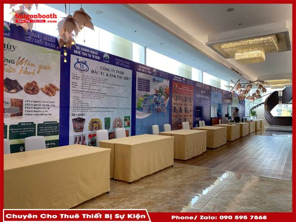 Dịch Vụ Cho Thuê Khung Backdrop Hội Nghị Giúp Tạo Không Gian Sự Kiện Chuyên Nghiệp, Tiết Kiệm Chi Phí Và Dễ Dàng Tùy Chỉnh. Saigonbooth Cung Cấp Khung Backdrop Chất Lượng Cao, Dịch Vụ Lắp Đặt Nhanh Chóng, Giá Cả Hợp Lý, Phù Hợp Với Nhu Cầu Của Các Hội Nghị Lớn Và Nhỏ.