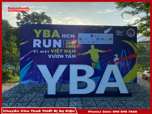 Dịch Vụ Cho Thuê Khung Backdrop Ngoài Trời Của Saigonbooth Giúp Tiết Kiệm Chi Phí Tổ Chức Sự Kiện Ngoài Trời, Với Khung Backdrop Bền Đẹp, Linh Hoạt Và Dễ Dàng Tùy Chỉnh. Saigonbooth Cung Cấp Dịch Vụ Lắp Đặt Chuyên Nghiệp, Hỗ Trợ Vận Chuyển Và Báo Giá Nhanh Chóng, Đảm Bảo Sự Kiện Của Bạn Thành Công.