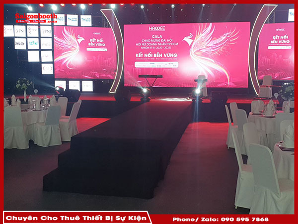 Dịch Vụ Cho Thuê Sân Khấu Lắp Ghép Theo Yêu Cầu Của Saigonbooth Mang Đến Giải Pháp Linh Hoạt, Tiết Kiệm Cho Mọi Sự Kiện. Với Khả Năng Tùy Chỉnh Thiết Kế, Thi Công Nhanh Chóng, Dịch Vụ Này Phù Hợp Với Nhiều Loại Hình Sự Kiện, Đảm Bảo Thẩm Mỹ, Kỹ Thuật Và An Toàn.