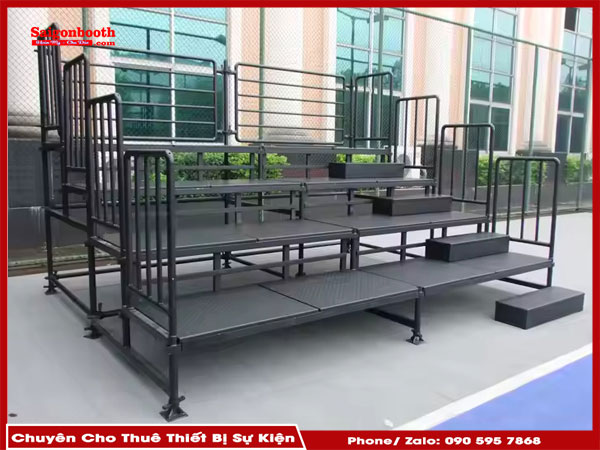 Dịch Vụ Thuê Khán Đài Lắp Ghép Giá Rẻ Của Saigonbooth Giúp Tiết Kiệm Chi Phí Và Tối Ưu Không Gian Cho Các Sự Kiện. Khán Đài Lắp Ghép Dễ Dàng Lắp Đặt, Tháo Dỡ Và Có Thể Tùy Chỉnh Kích Thước Theo Nhu Cầu. Với Chất Lượng Đảm Bảo, Saigonbooth Là Lựa Chọn Lý Tưởng Cho Mọi Sự Kiện.